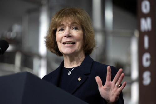 US Senator Tina Smith will not seek re-election, adding to Democrats’ 2026 uncertainty