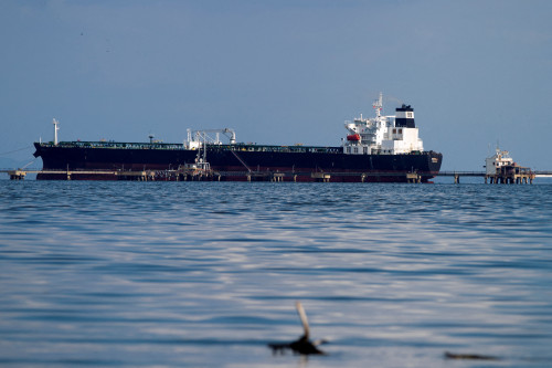 Oil loading slows at Venezuela’s ports amid US tariffs, license termination, data shows
