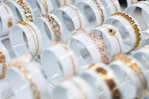 US-China tariff war steers gold through $3,200 per ounce