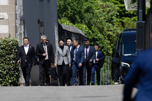 US and Chinese officials pursue Geneva talks on easing trade war