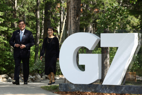 Japan PM and President Trump meet on sidelines of G7 amid tariff concerns